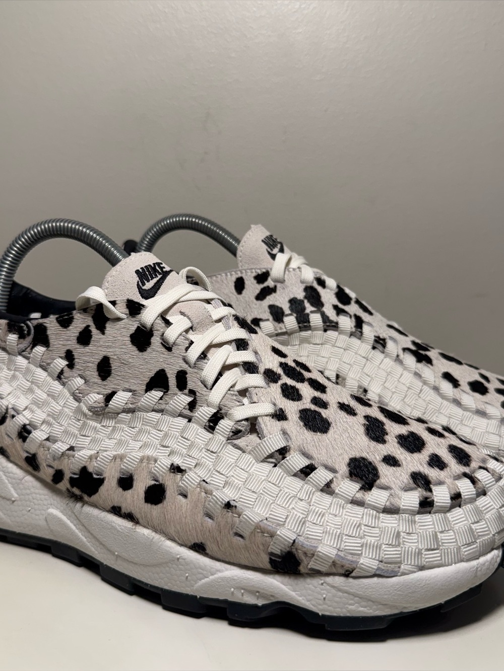 Nike Air Footscape Woven Shoes Womens Size 8.5 Cow Print White Athletic Sneakers